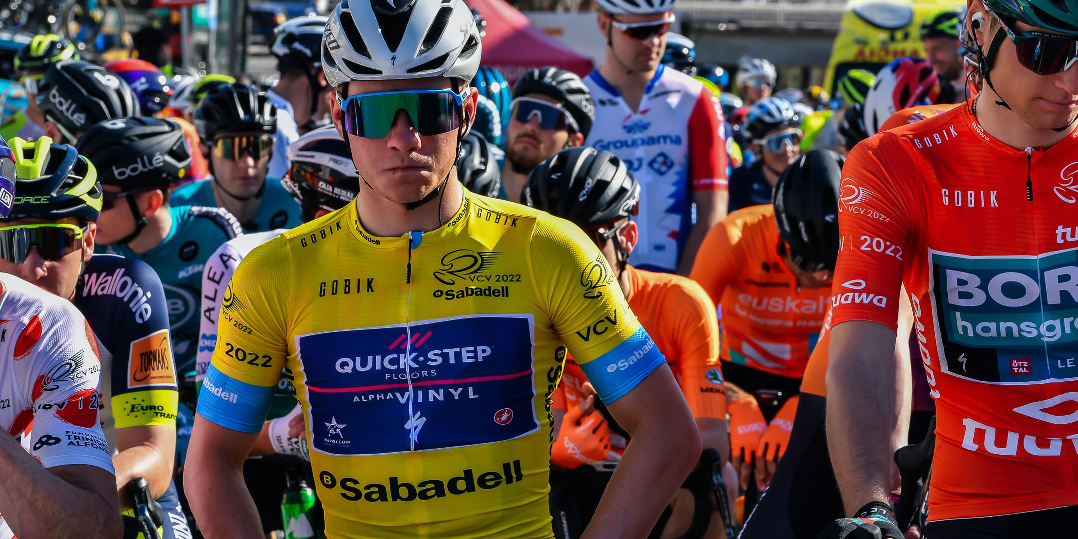 Remco Evenepoel en la VCV 2022 antes de estrenar el maillot arcoíris en la crono de la VCV 2026